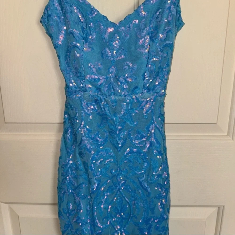 ✨🩵Windsor Sky Blue Sequin Mini Dress 🩵✨ - Picture 4 of 11
